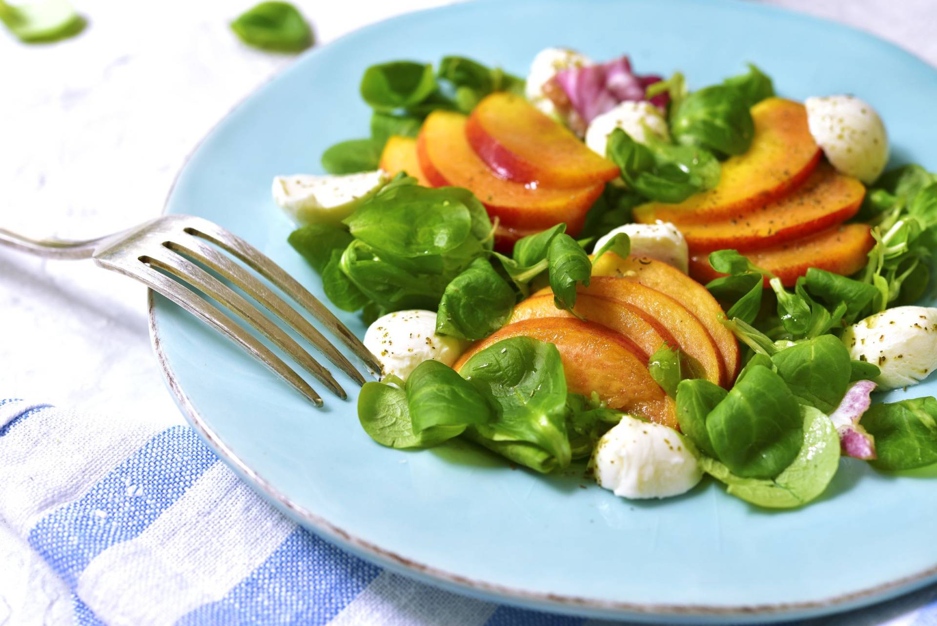 Nektarinen-Mozzarella-Salat – Landgemachtes