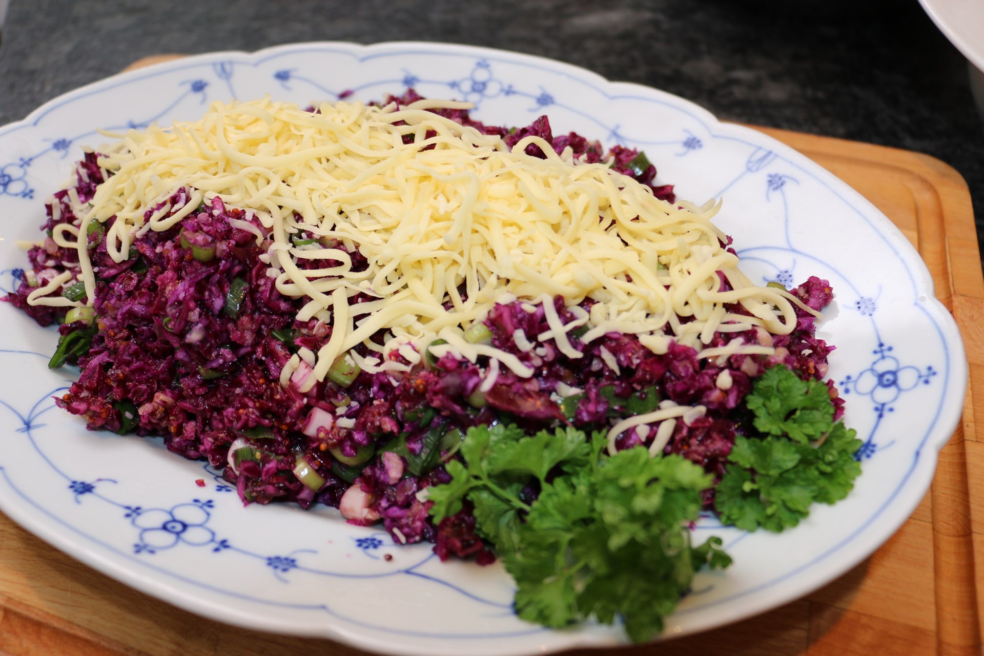 Rotkohlsalat mit Käse - Landgemachtes