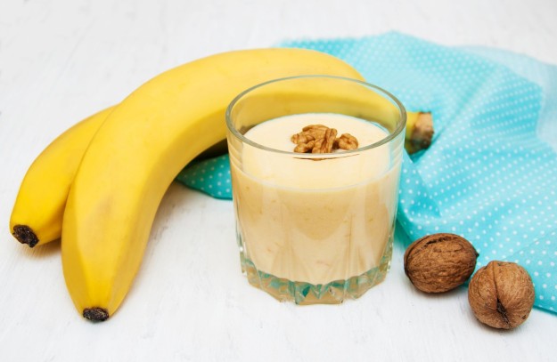 Bananen-Walnuss-Milchmix