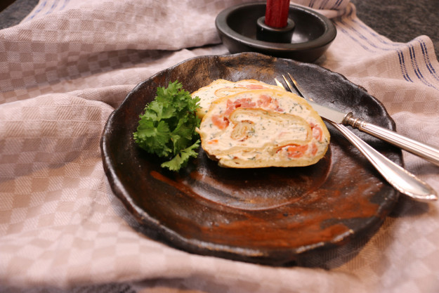 Pfannkuchenroulade_mit_Lachsfrischkaese_Kamp_Ulrike_1