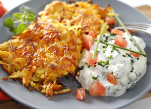 Kartoffel-Möhren-Rösti mit Schnittlauchquark
