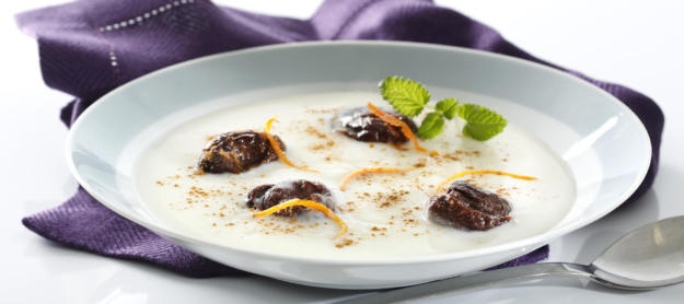 Buttermilchsuppe mit Backpflaumen