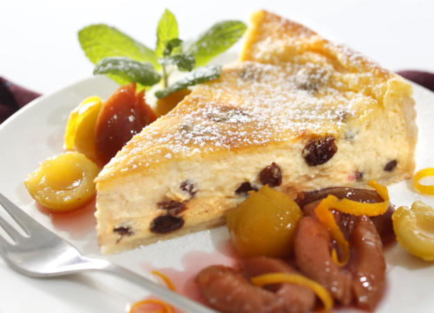 Quarkkuchen mit Pflaumen-Mirabellenkompott