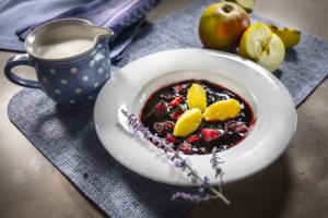 Fliederbeersuppe mit Klüten