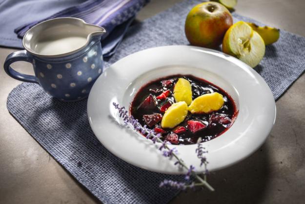 fliederbeersuppe_mit_klueten_landgemachtes24