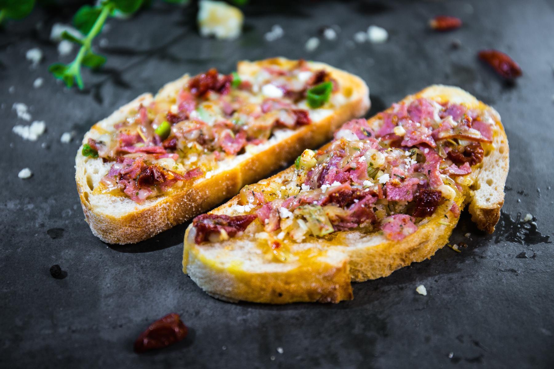 Ciabatta mit Pizzabutter - Landgemachtes