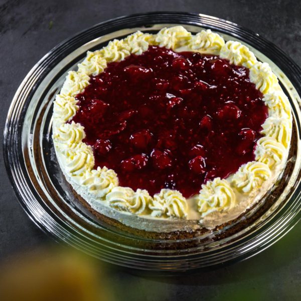 Schmandtorte mit Roter Grütze - Landgemachtes