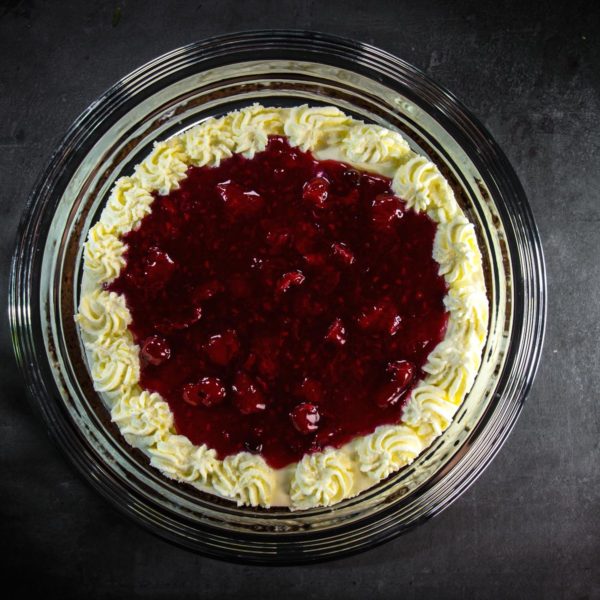 Schmandtorte mit Roter Grütze - Landgemachtes