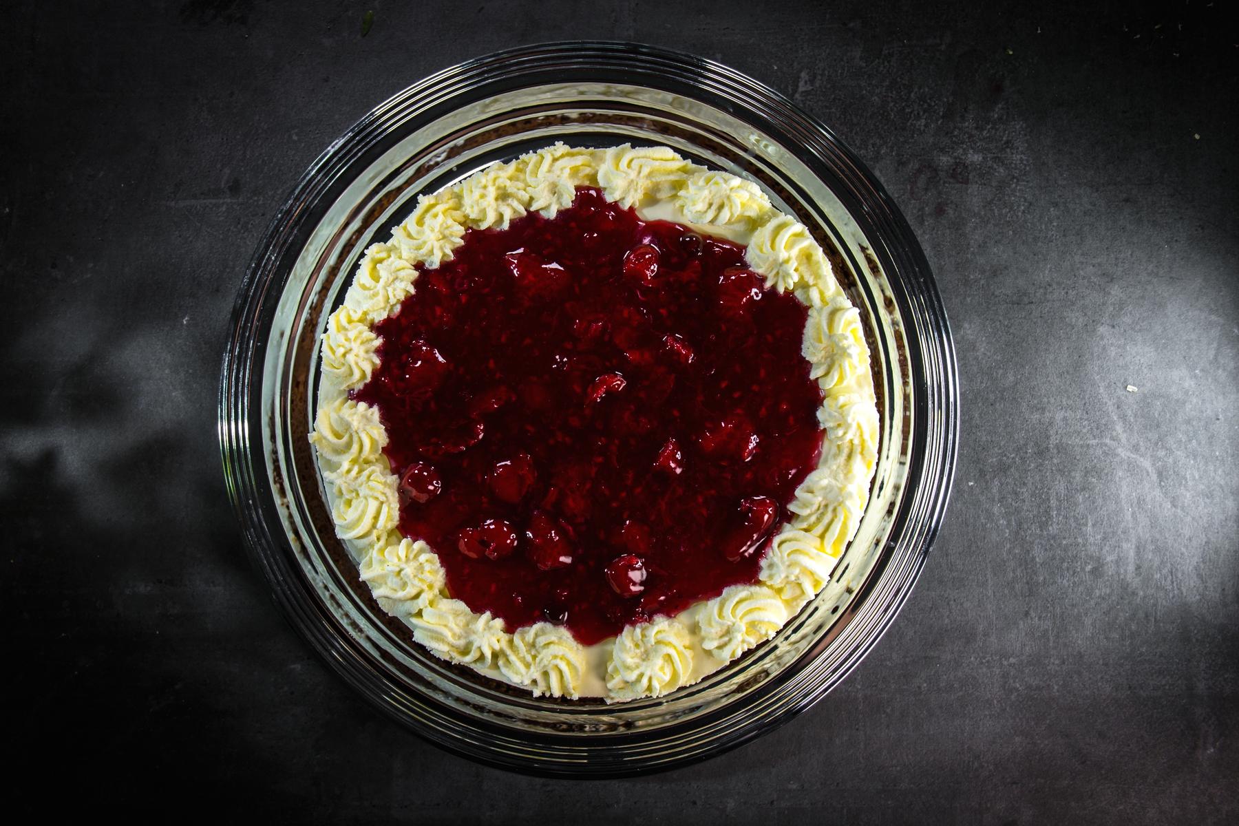 Schmandtorte mit Roter Grütze - Landgemachtes