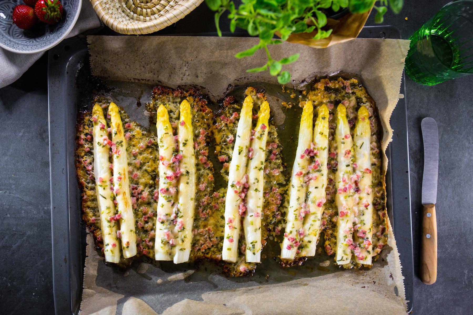 Gratinierter Spargel mit Käsekruste - Landgemachtes