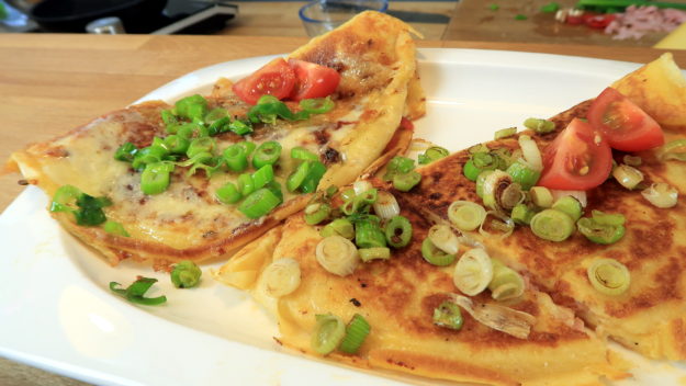 Gefuellte-Pfannekuchen-backen