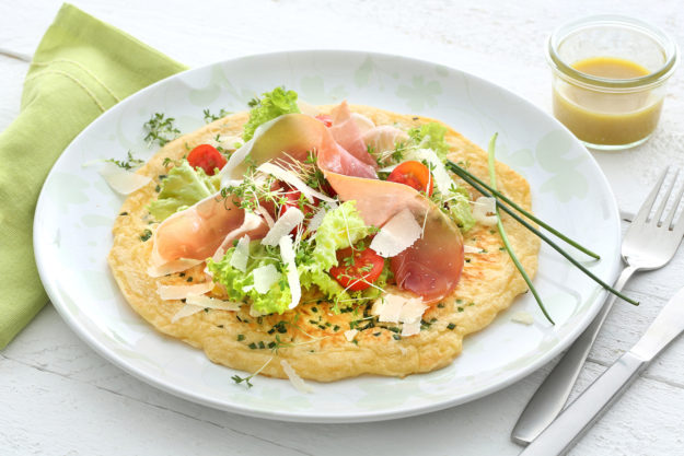 Käsepancakes mit Frühlingssalat