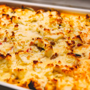 Reis-Gemüseauflauf mit Hackfleisch und Hirtenkäse Reis-Gemüseauflauf mit Hackfleisch und Hirtenkäse