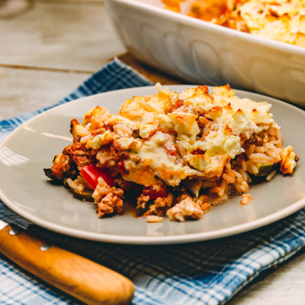 Reis-Gemüseauflauf mit Hackfleisch und Hirtenkäse Reis-Gemüseauflauf mit Hackfleisch und Hirtenkäse