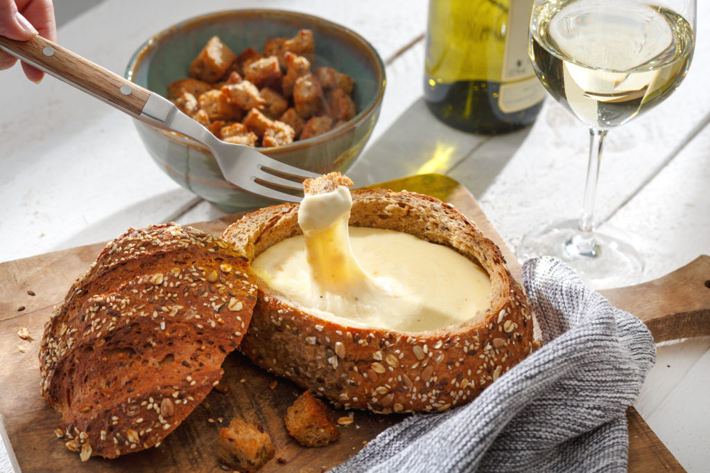 Käsefondue im Brotlaib - Landgemachtes