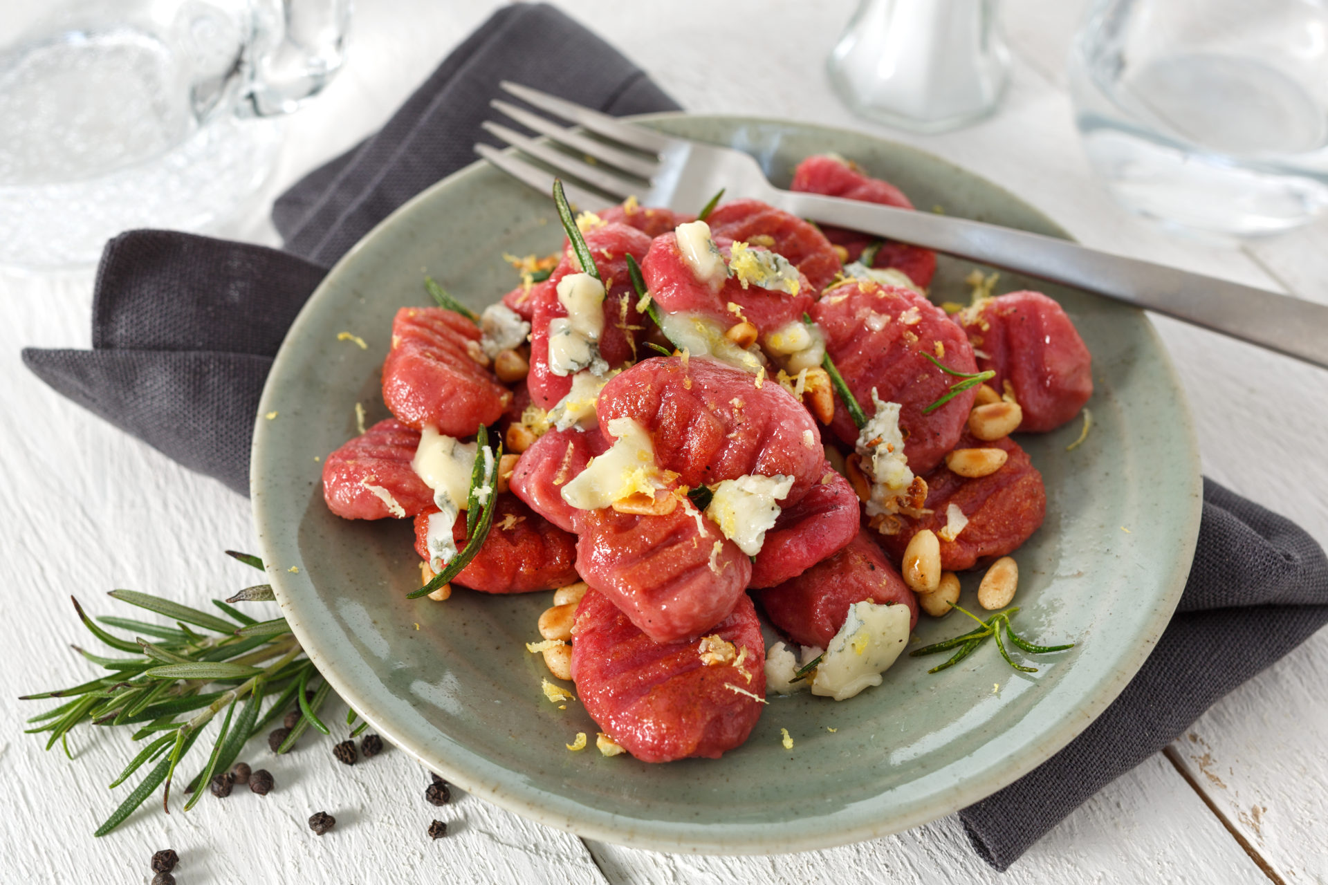 Rote Beete-Gnocchi mit Blauschimmelkäse - Landgemachtes