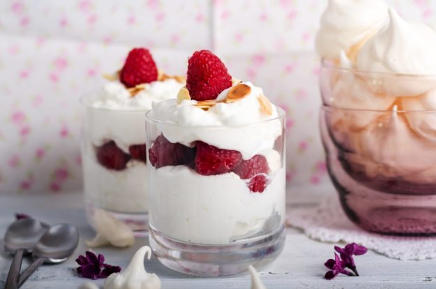 schnelles Himbeerdessert_ Doris Heinrichs 20190730_194612AdobeStock_64027355-min