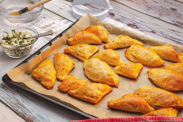 Blaetterteigtaschen_mit_Giersch-Feta_Fuellung_Landgemachtes-140