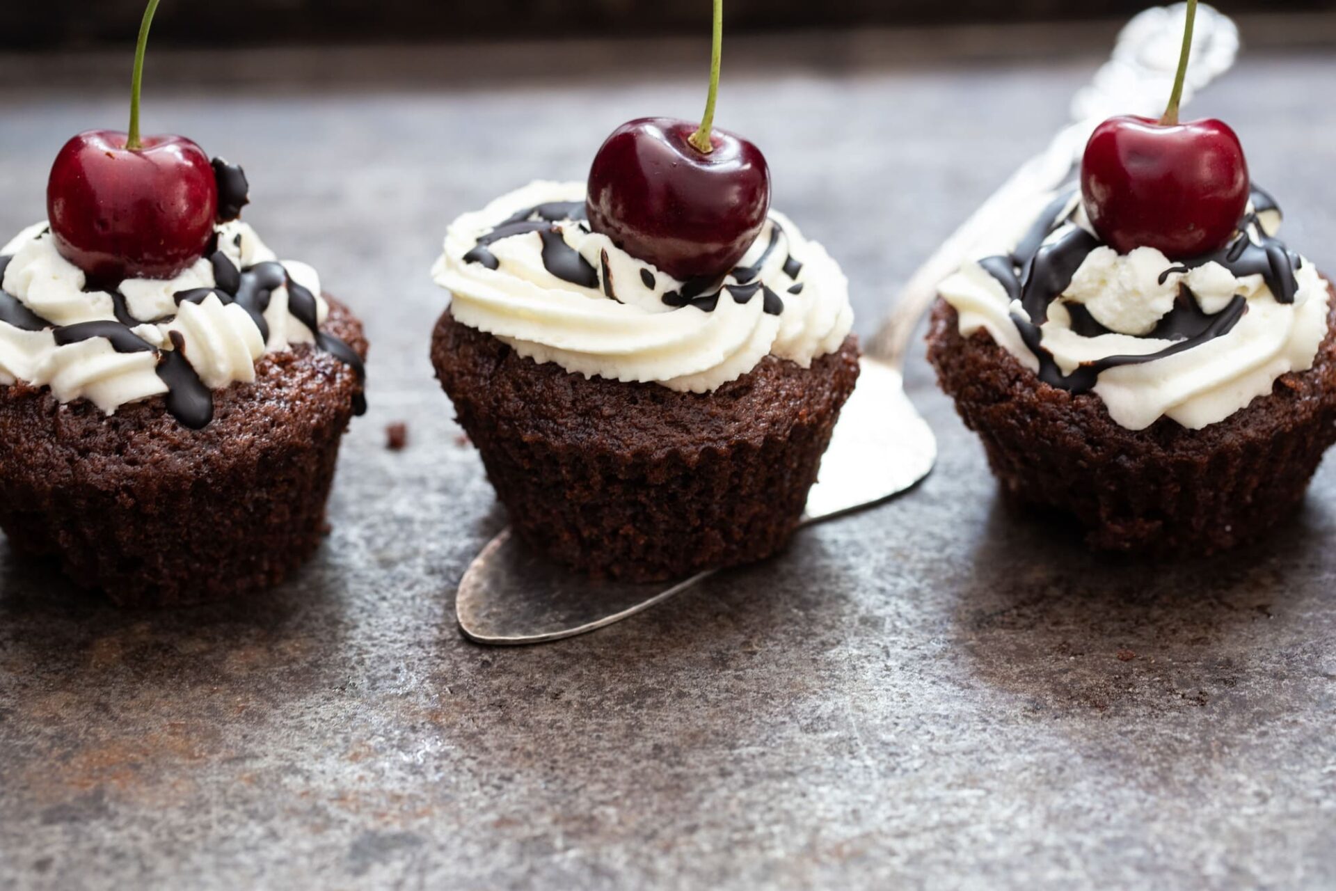 Serviervorschlag: Schwarzwälder Kirsch Cupcakes