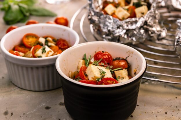 warme Tomaten-Feta-Salat-Päckchen_02 Serviervorschlag warme Tomaten-Feta-Salat-Päckchen