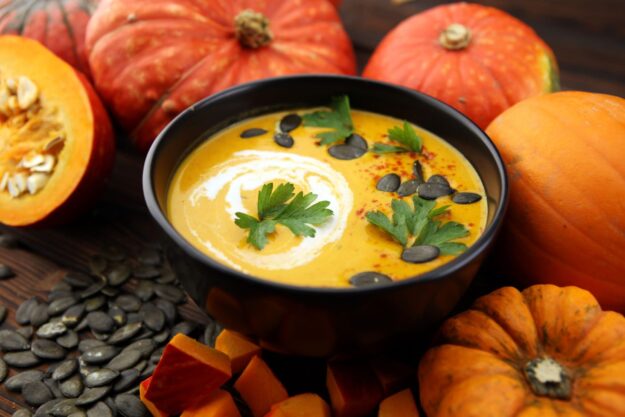 10_18_Steckrüben-Kürbissuppe_AdobeStock_beats1