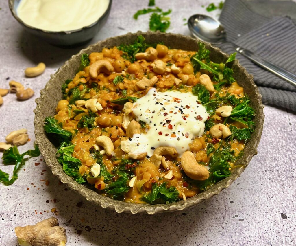 Rezept für ein gelbes Linsencurry mit frischem Grünkohl