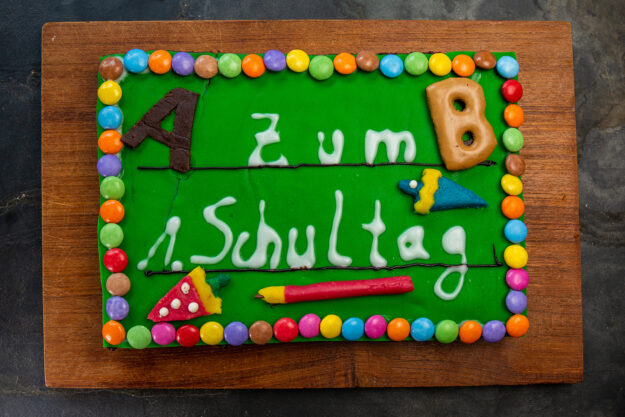Schultafel-Kuchendeko_web Motiv-Kuchen Schultafel