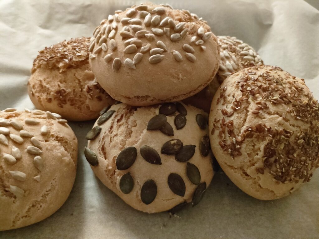 Dinkel-Buttermilch-Brötchen. Brötchen mit Dinkel und Buttermilch