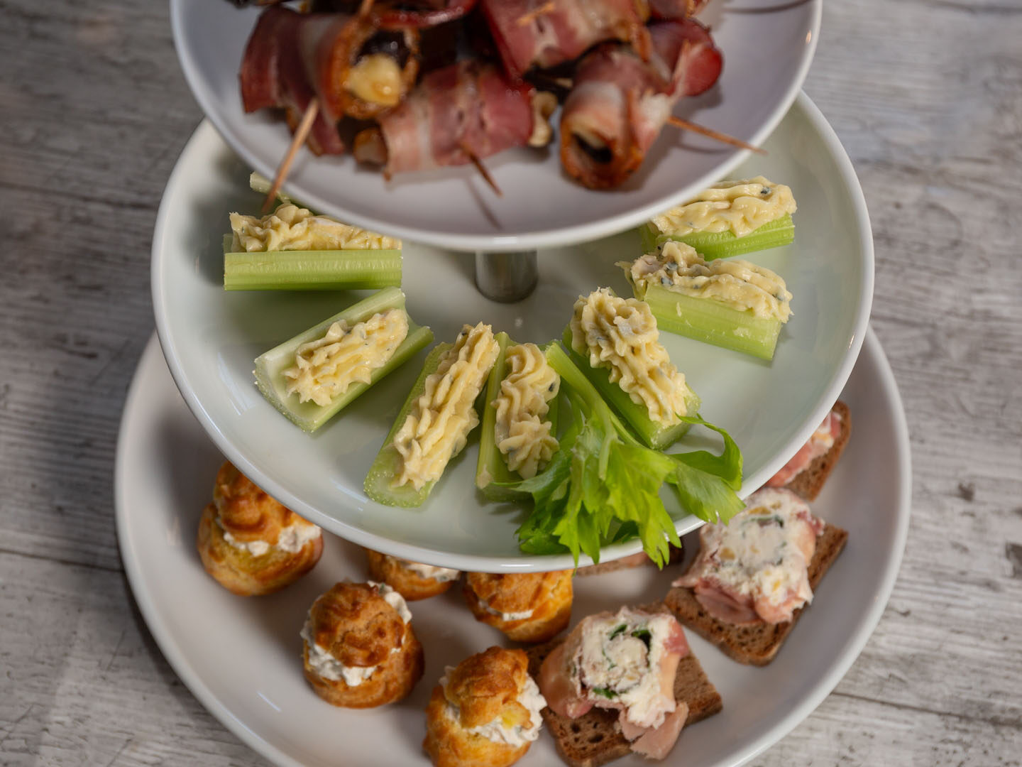 Finger-Food (4) Mini-Windbeutel mit Forellen-Creme fraiche