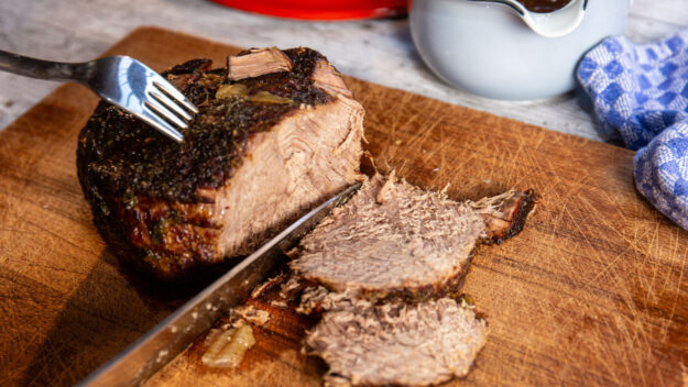Klassischer Rinderbraten mit Rahmsoße