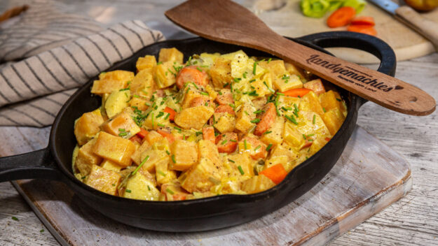 Steckrüben-Curry mit Apfel und Sahne