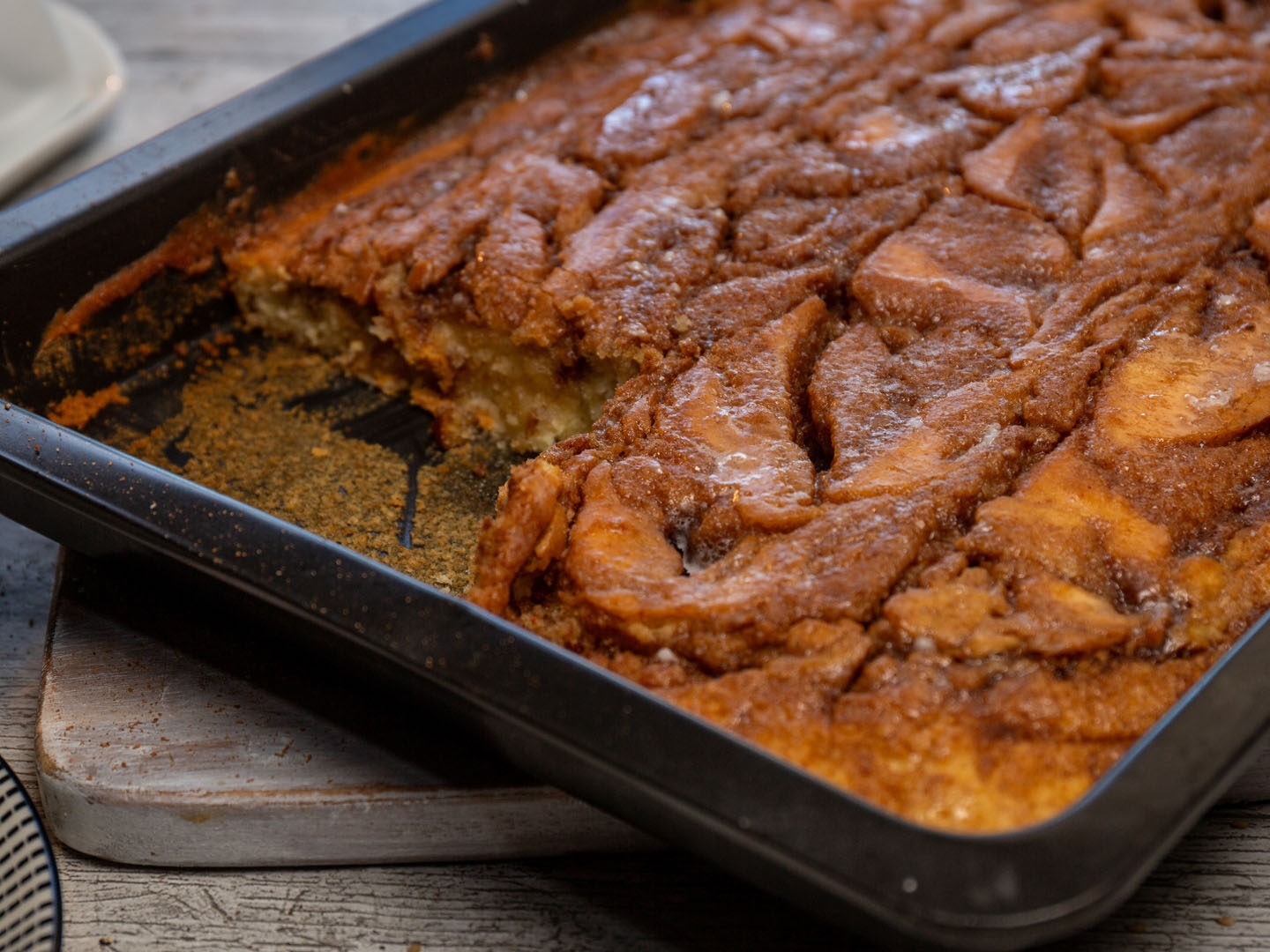 Saftiger Zimtschneckenkuchen mit Vanille-Milchglasur Saftiger Zimtschneckenkuchen mit Vanille-Milchglasur