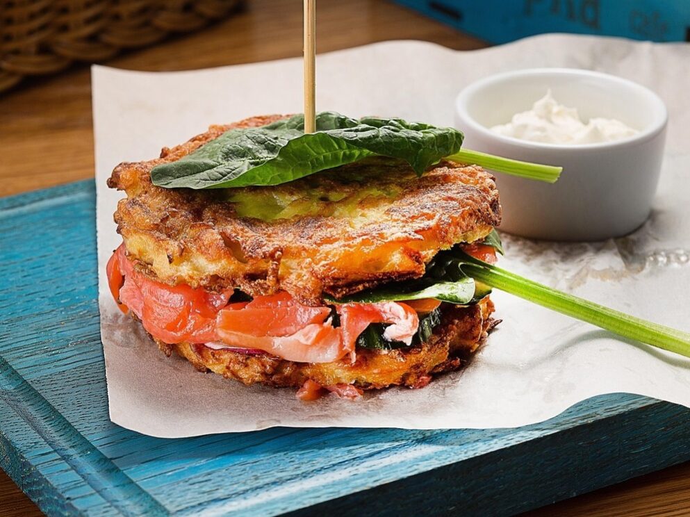 Kartoffelburger mit Räucherlachs und Frischkäse-Créme