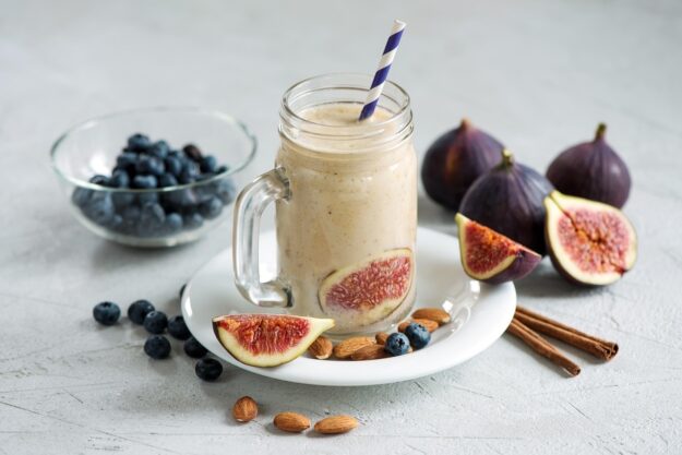 Cremiger Joghurt-Smoothie mit Feigen & Heidelbeeren Feige-Joghurt-Smoothie mit Heidelbeeren