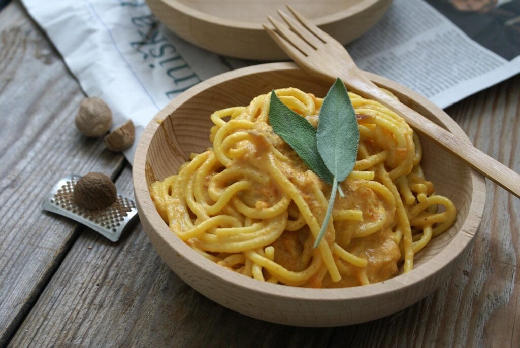 Herbstliche Spaghetti in Kürbis-Sahne-Soße Herbstliche Spaghetti in Kürbis-Sahne-Soße
