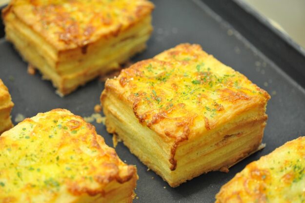 Kartoffel-Käse-Baumkuchen aus dem Ofen