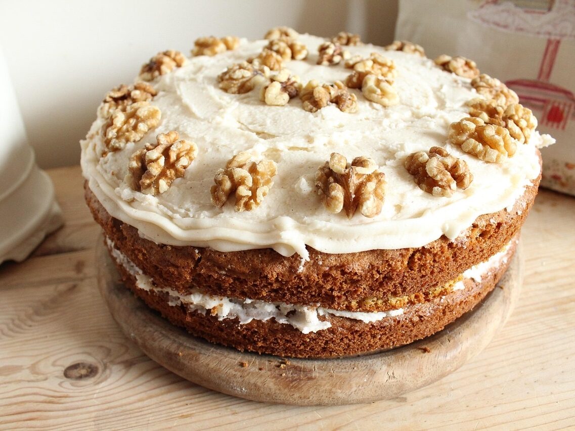 Walnusstorte mit Frischkäsecreme