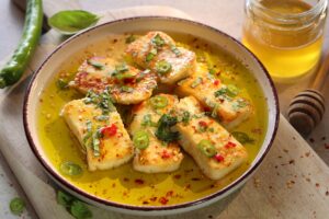 Spicy Halloumi mit Honig-Chiliglasur