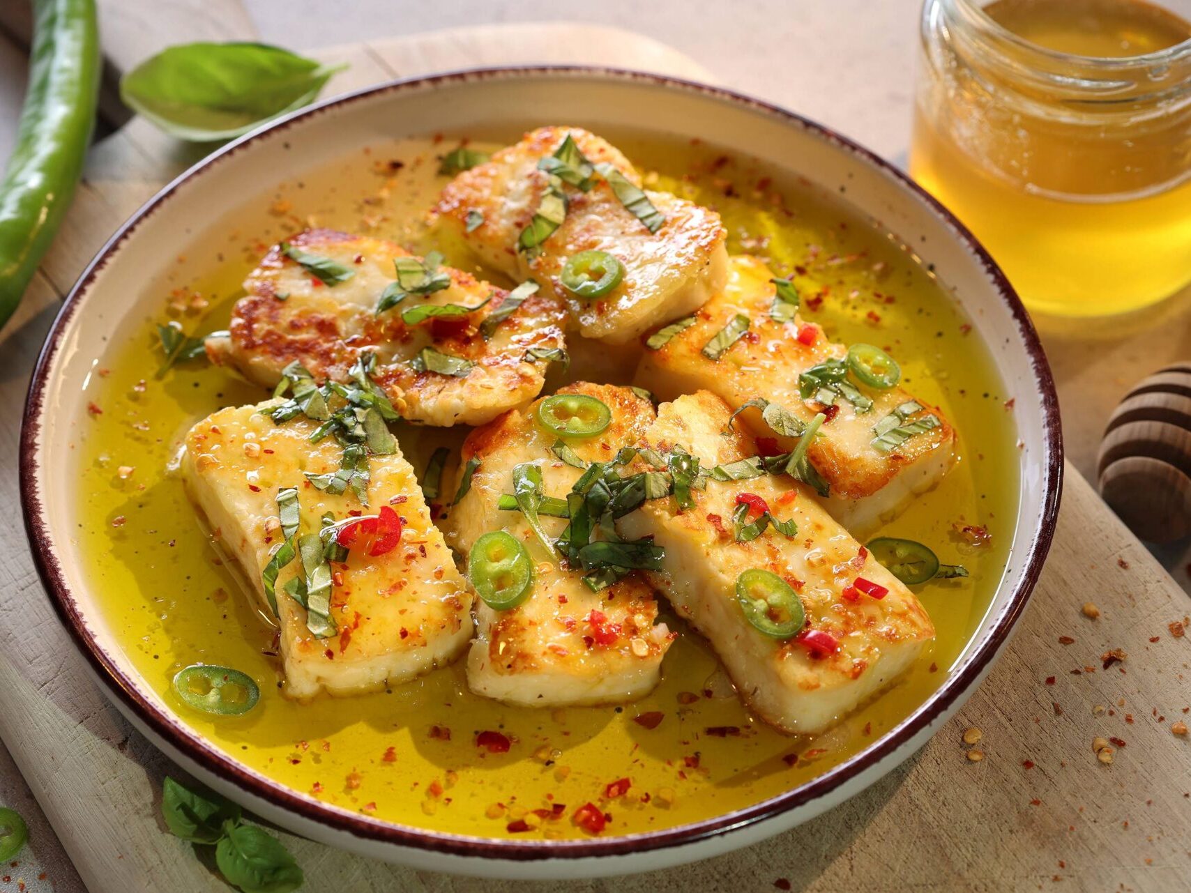 Spicy Halloumi mit Honig-Chiliglasur