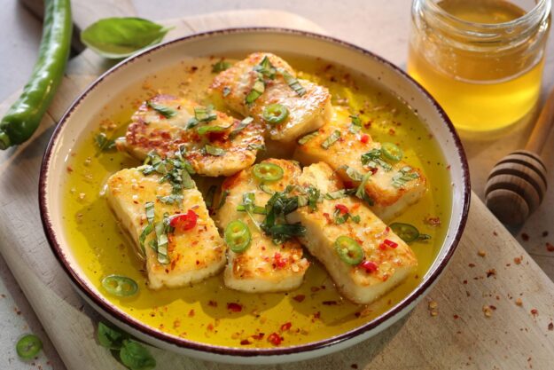 Spicy Halloumi mit Honig-Chiliglasur