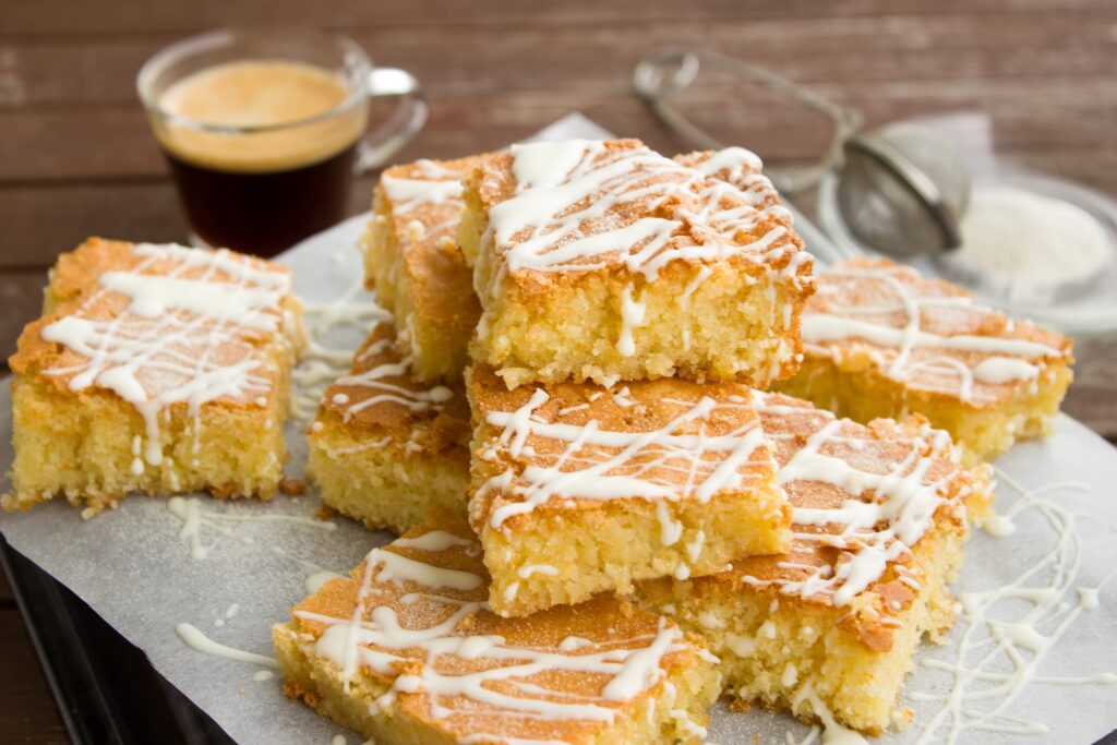 Blondies mit weißer Schokolade Blondies mit weißer Schokolade