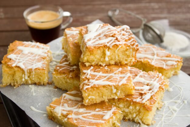 Blondies mit weißer Schokolade