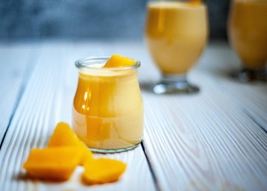 Buttermilch-Smoothie mit Mango und Paprika Buttermilch-Smoothie mit Mango und Paprika