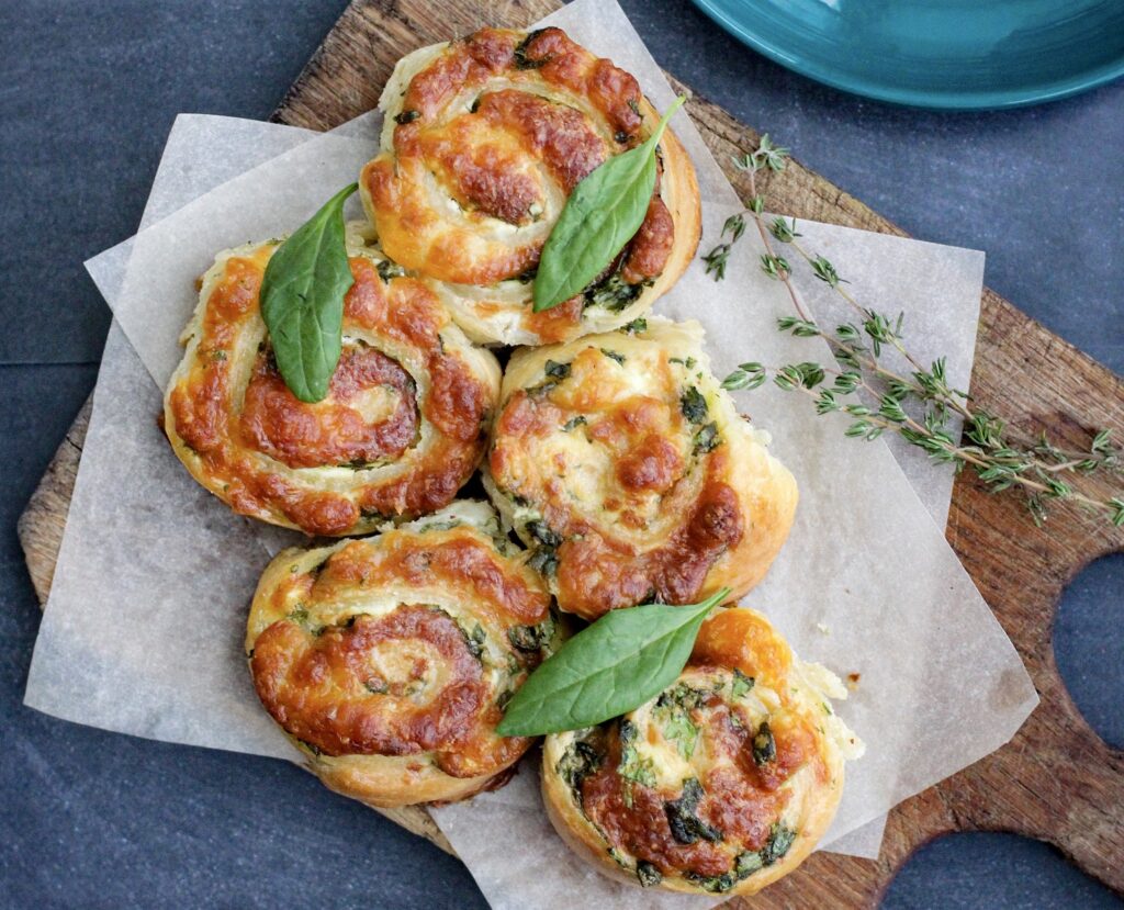 Mediterane Spinat-Käse-Schnecken Mediterane Spinat-Käse-Schnecken
