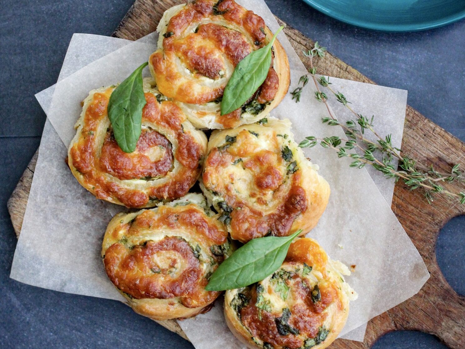 Mediterane Spinat-Käse-Schnecken Mediterane Spinat-Käse-Schnecken