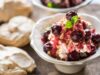 Pavlova mit Kirschen