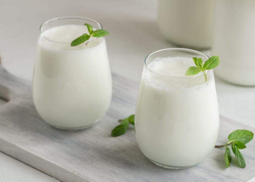 Zitronen-Minz-Buttermilch