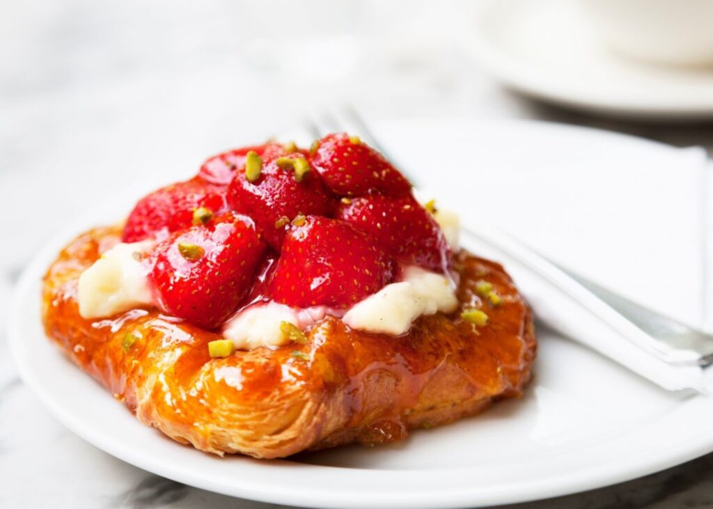landgemachtes - 1 Blätterteig mit Erdbeeren und Vanillepudding
