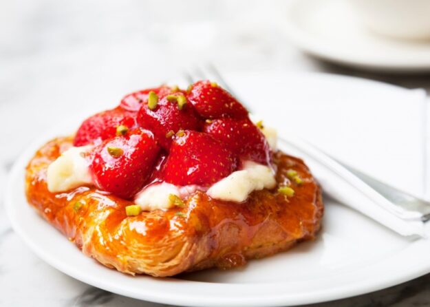 Blätterteig mit Erdbeeren und Vanillepudding